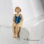 Mobile Preview: 50er Jahre Mini Badefigur mollige Linda in dunkelblauem Kleid (Größe 17 cm)